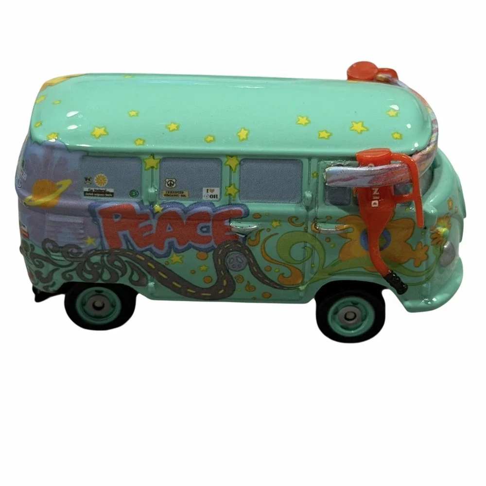 Disney Pixar Cars VW Bus Pit Crew Member Fillmore 2015 1:55 Diecast Hippie‎ Van
